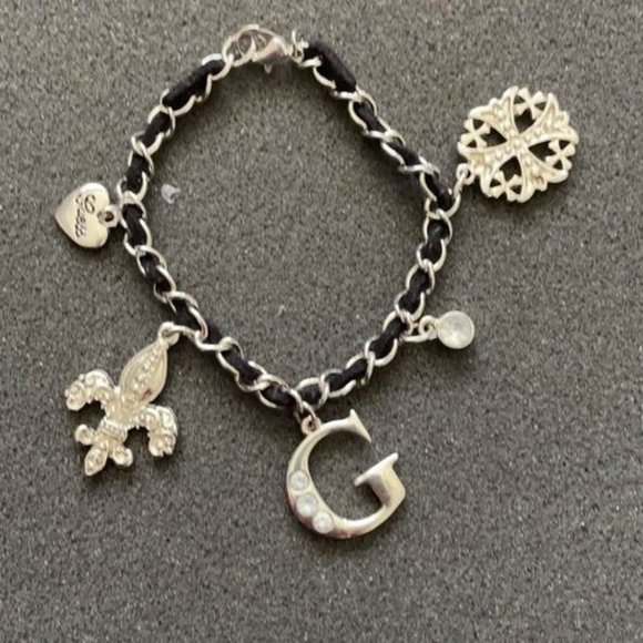 Guess Charm Bracelet 6 1/2" Long - Picture 1 of 5